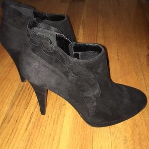 NWOT--Black ankle booties